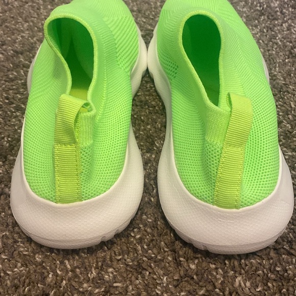 Neon Green Stretch Fabric Slip On Shoes Sz 8 NEW - Picture 4 of 5